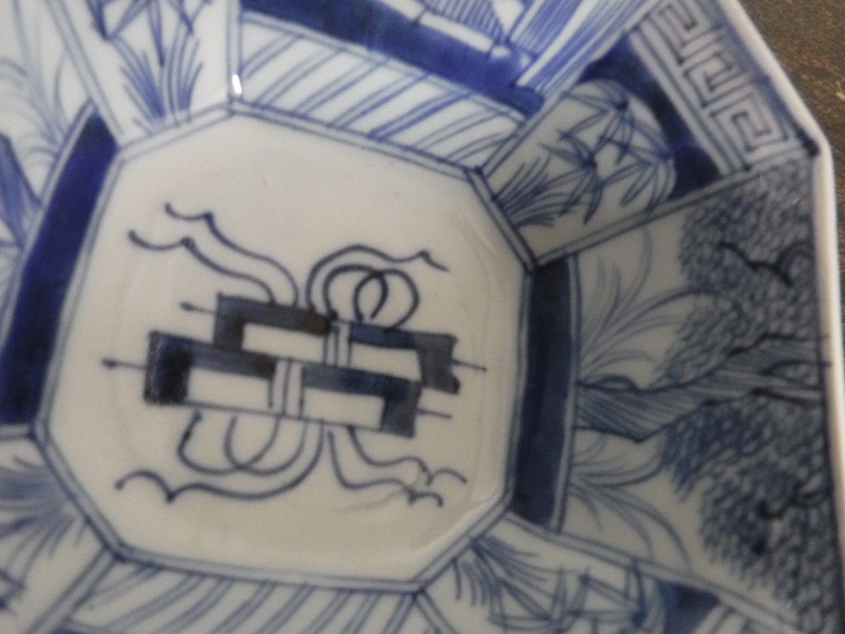 古伊万里 染付 巻物草木文八角鉢A 江戸後期（銀継） | 暮しの染付舎