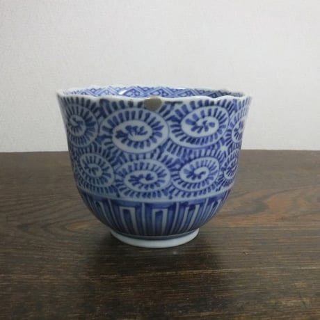 古伊万里　色絵　牡丹に菊　十字四方襷紋に雪輪　八角鉢　C017AS-fbvg 古伊万里 色絵 牡丹に菊 十字四方襷紋に雪輪 八角鉢 C017AS-fbvg