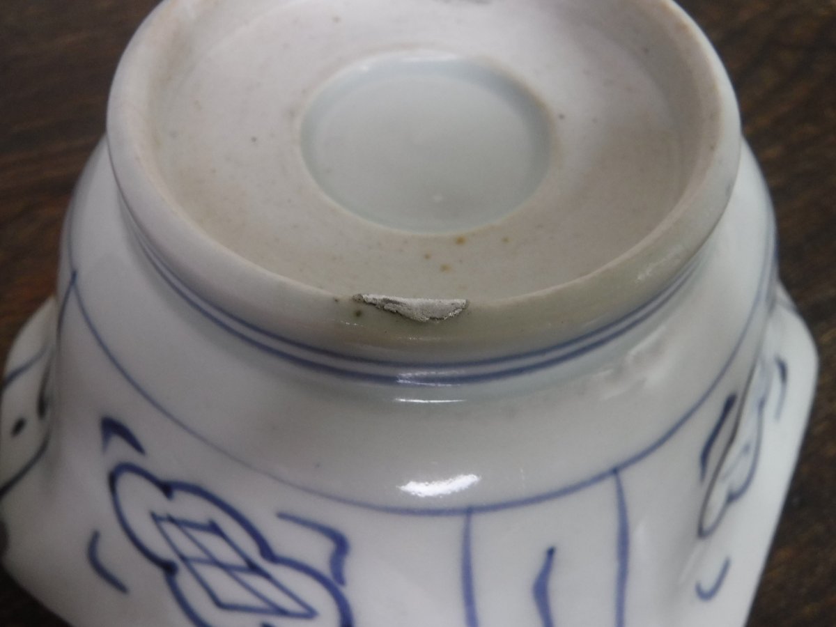 古伊万里 染付 巻物草木文八角鉢A 江戸後期（銀継） | 暮しの染付舎