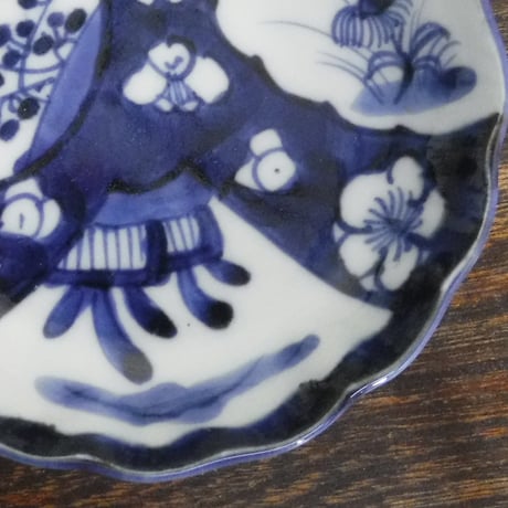 伊万里　染付　草花文絵窓小皿1