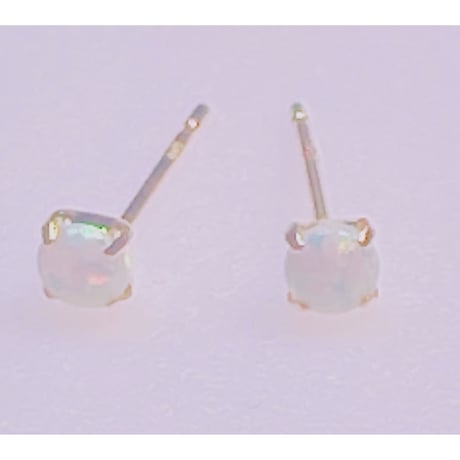 1562 京セラオパールピアスK18YG 3ミリ 0.10ct