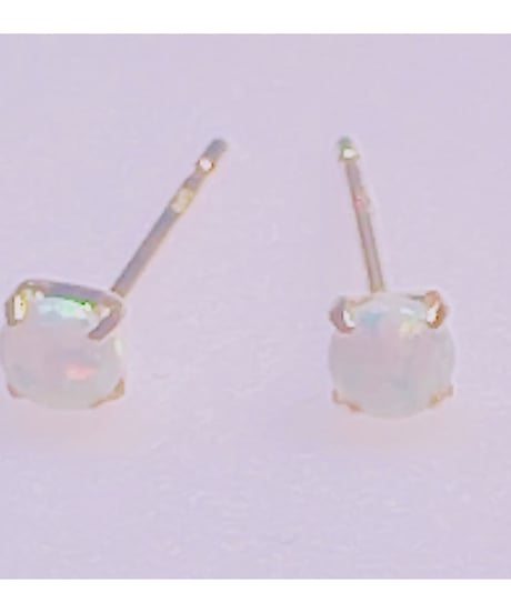 1562 京セラオパールピアスK18YG 3ミリ 0.10ct