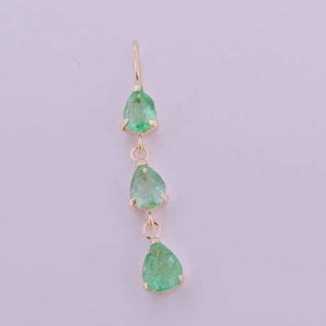 8852 K18YG 3x4 0.30ct Colombian Emerald 3連ペンダントトップ