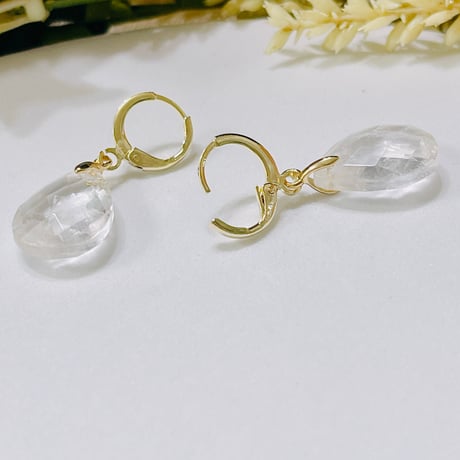 9021 水晶ピアス