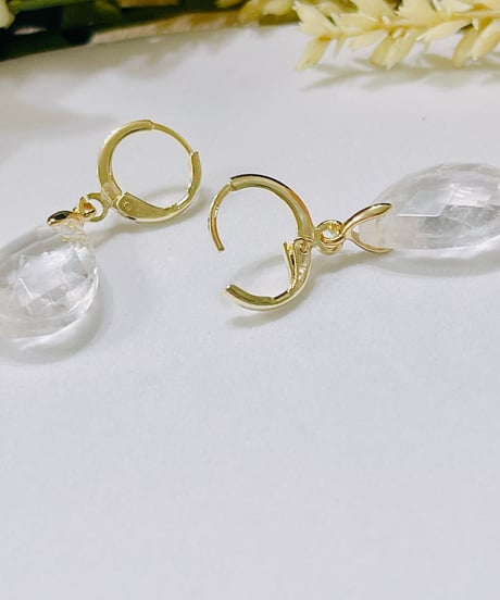 9021 水晶ピアス