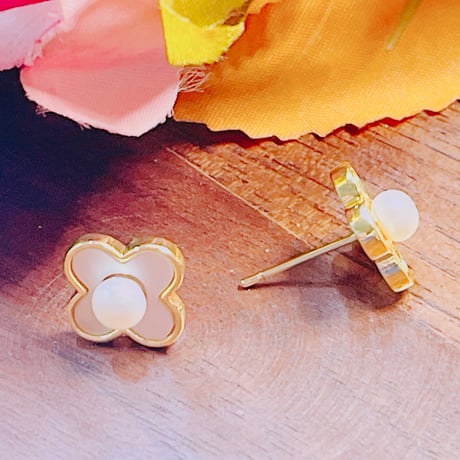 2504 ピアス