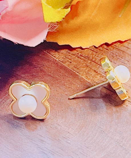 2504 ピアス