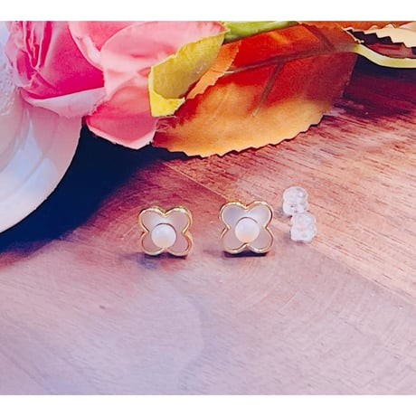 2504 ピアス