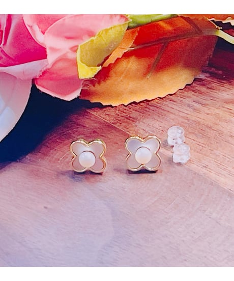 2504 ピアス