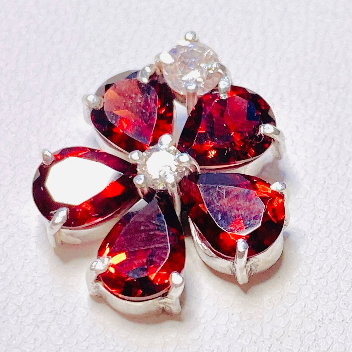 こねこ様 32100 ガーネットペンダントトップ | Naotto's shop by AIK