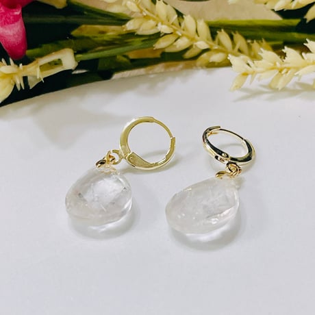 9021 水晶ピアス