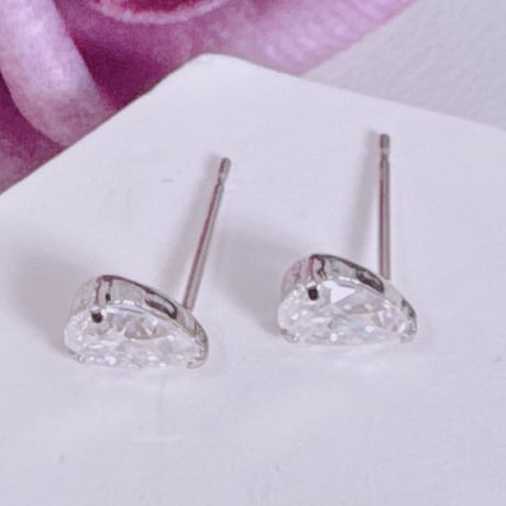 5898 PT900 4x6 0.80ct モアサナイトダイヤモンドピアス