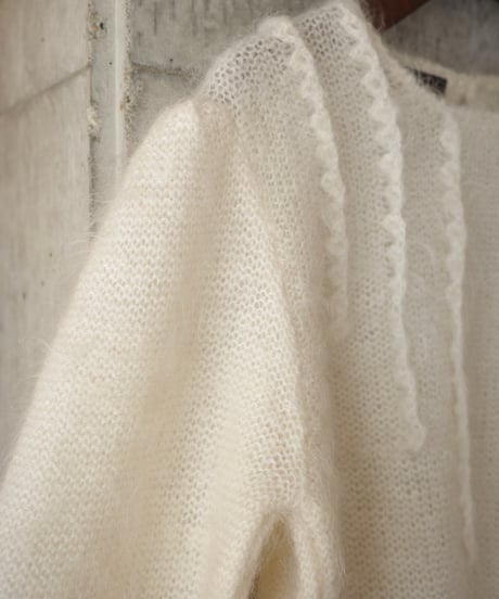 VTG jihoi shiny mohair shoulder puff knit top
