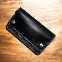 姫路レザーミドルトラッカーウォレット丘染め：茶芯/黒色/ステッチ白色