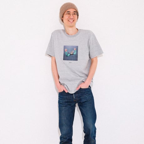 でこぼこポン！ポン ポートレイト TシャツB (ADULT) グレー