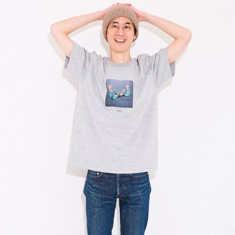 でこぼこポン！ポン ポートレイト TシャツB (ADULT) グレー