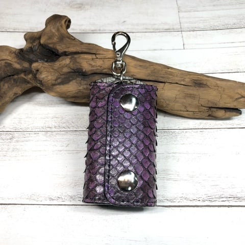 ち*ろ様 三線 本体 蛇皮 黒と金　人口革　ケース　鍵付き ち*ろ様 三線 本体 蛇皮 黒と金 人口革 ケース 鍵付き