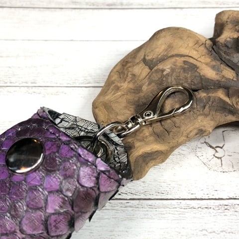 ち*ろ様 三線 本体 蛇皮 黒と金 人口革 ケース 鍵付き