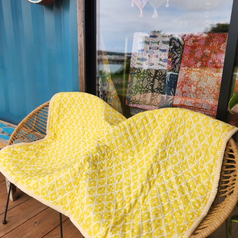 未使用※インド ブロックプリント 中綿入りキルト ネイティヴイエロー　マルチラグ 未使用※インド ブロックプリント 中綿入りキルト ネイティヴイエロー