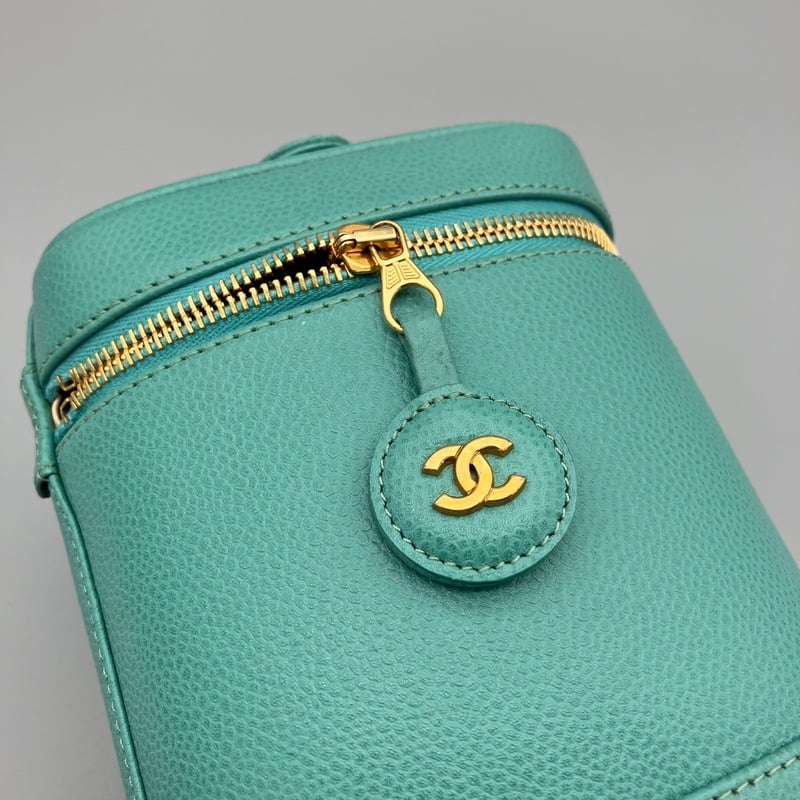 CHANEL ポーチ キャビアスキン デカココ シャネル シリアル有 箱付き CHANELグリーン シャネル キャビアスキン コスメポーチ デカココ