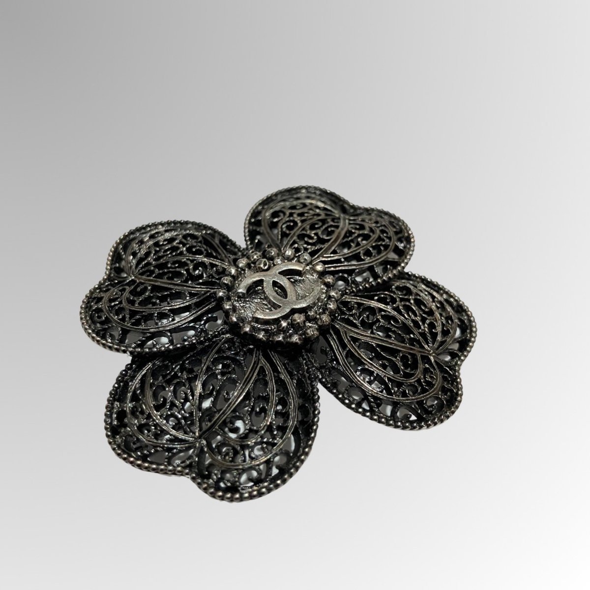 シャネル（Chanel）の水芭蕉の花のブローチ　エナメル　刻印あり 札幌買取ブランド伊勢屋のジュエリー／アクセサリー