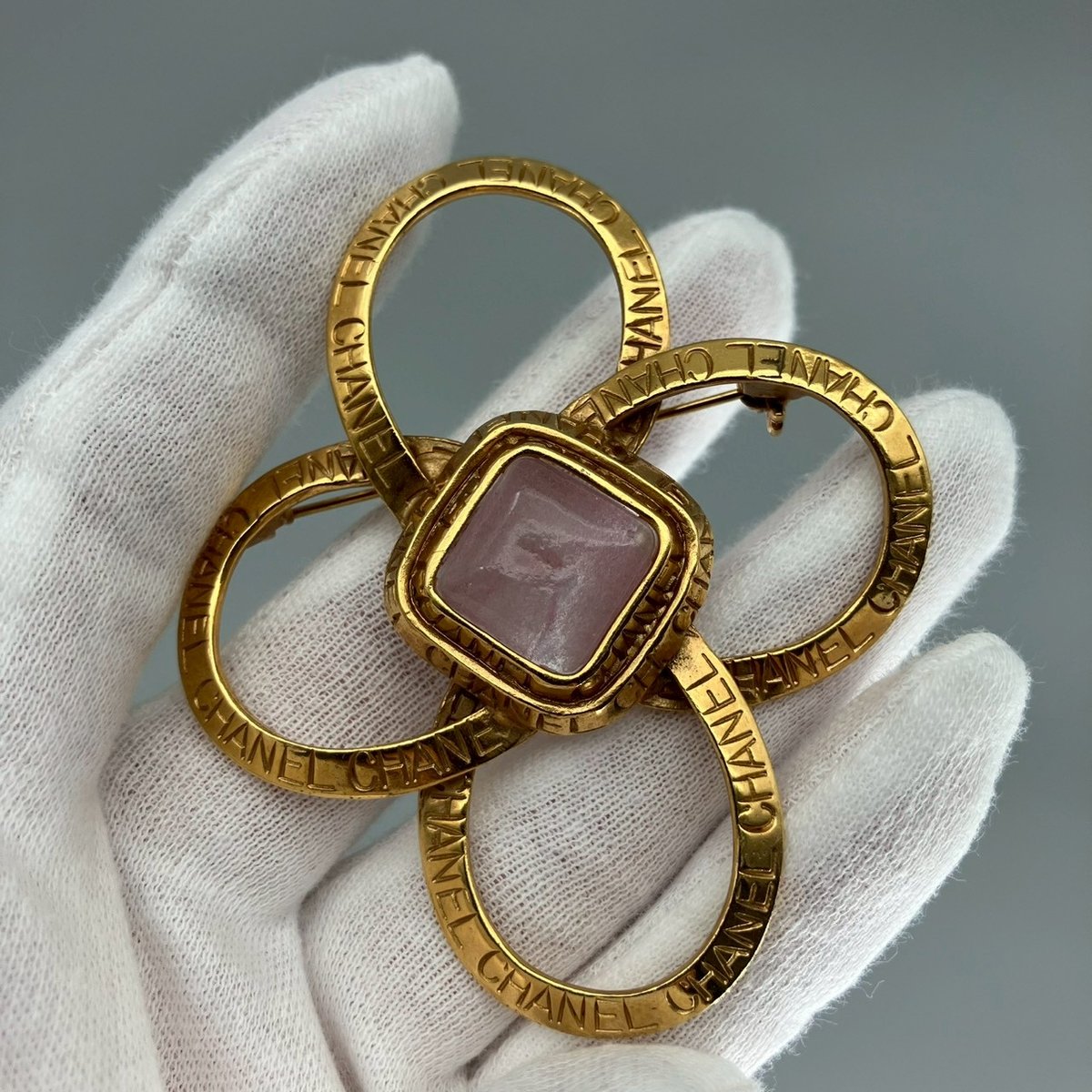 CHANEL (シャネル) ヴィンテージ カラーストーン グリポア ロゴ