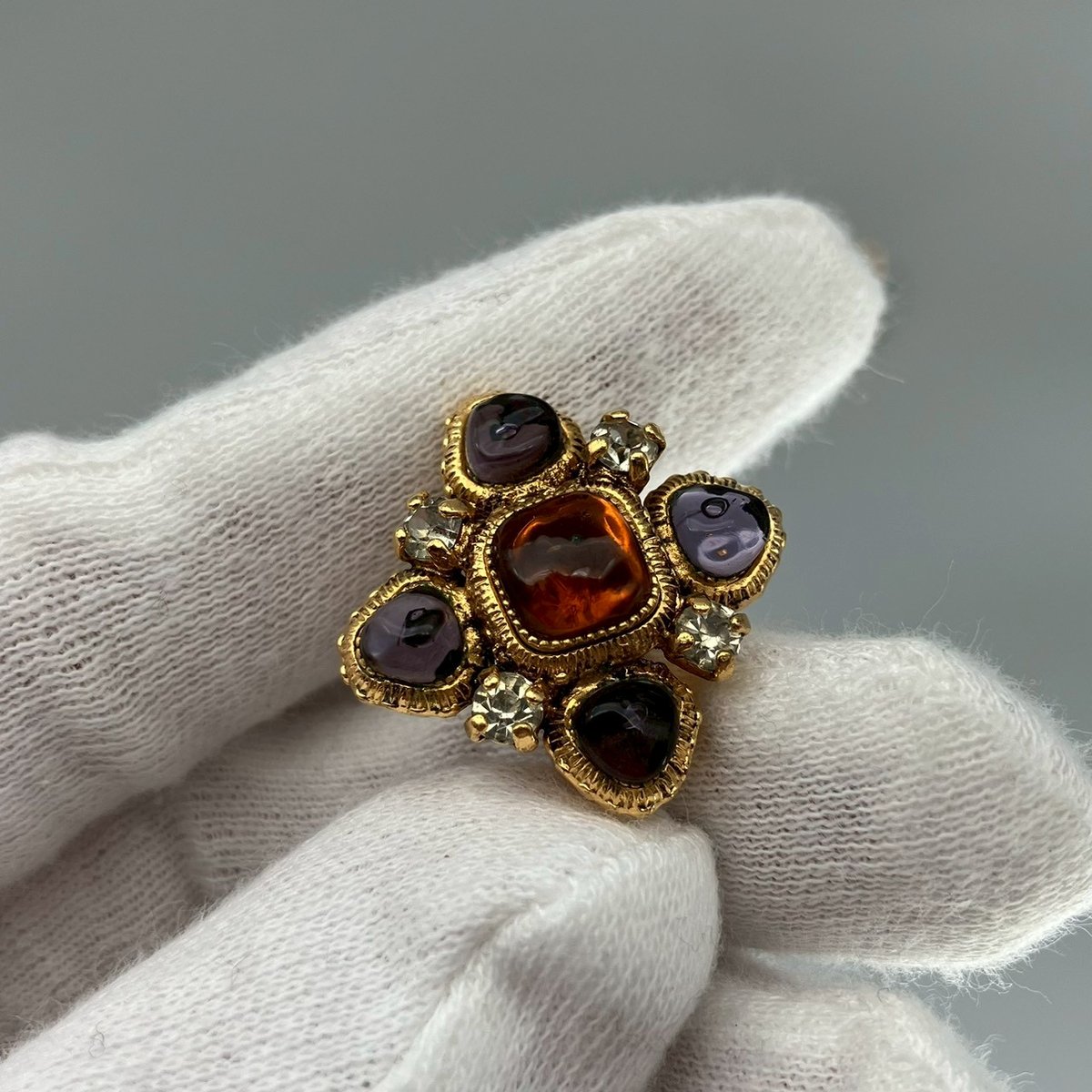 CHANEL (シャネル) ヴィンテージ カラーストーン グリポア ライン