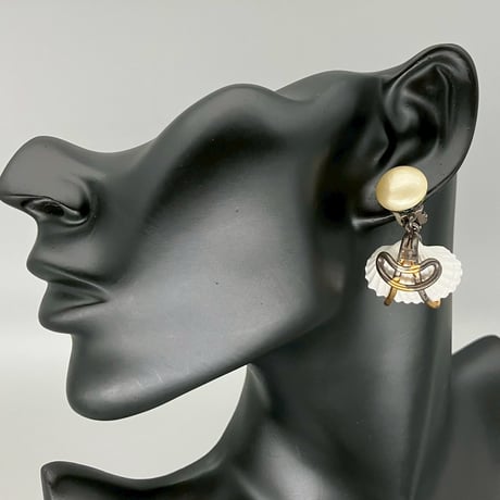 CHANEL (シャネル) ヴィンテージ 貝殻 ココマーク パール スイング イヤリング