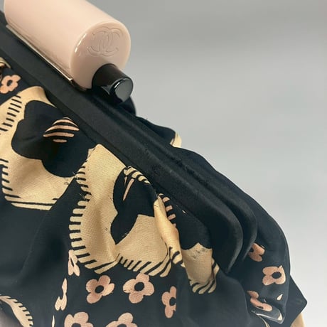 CHANEL (シャネル) ヴィンテージ カメリア フラワー ココマーク がま口 シルク クラッチバッグ ハンドバッグ