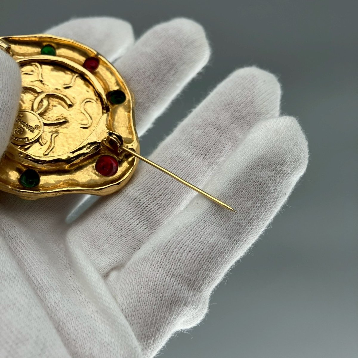 CHANEL (シャネル) ヴィンテージ カラーストーン グリポア ココマーク