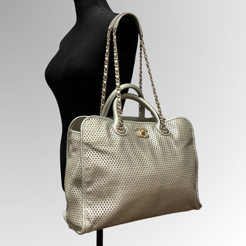 CHANEL/シャネル/ターンロック/パンチング/シルバー/トート CHANEL/シャネル/ターンロック/パンチング/シルバー/トート