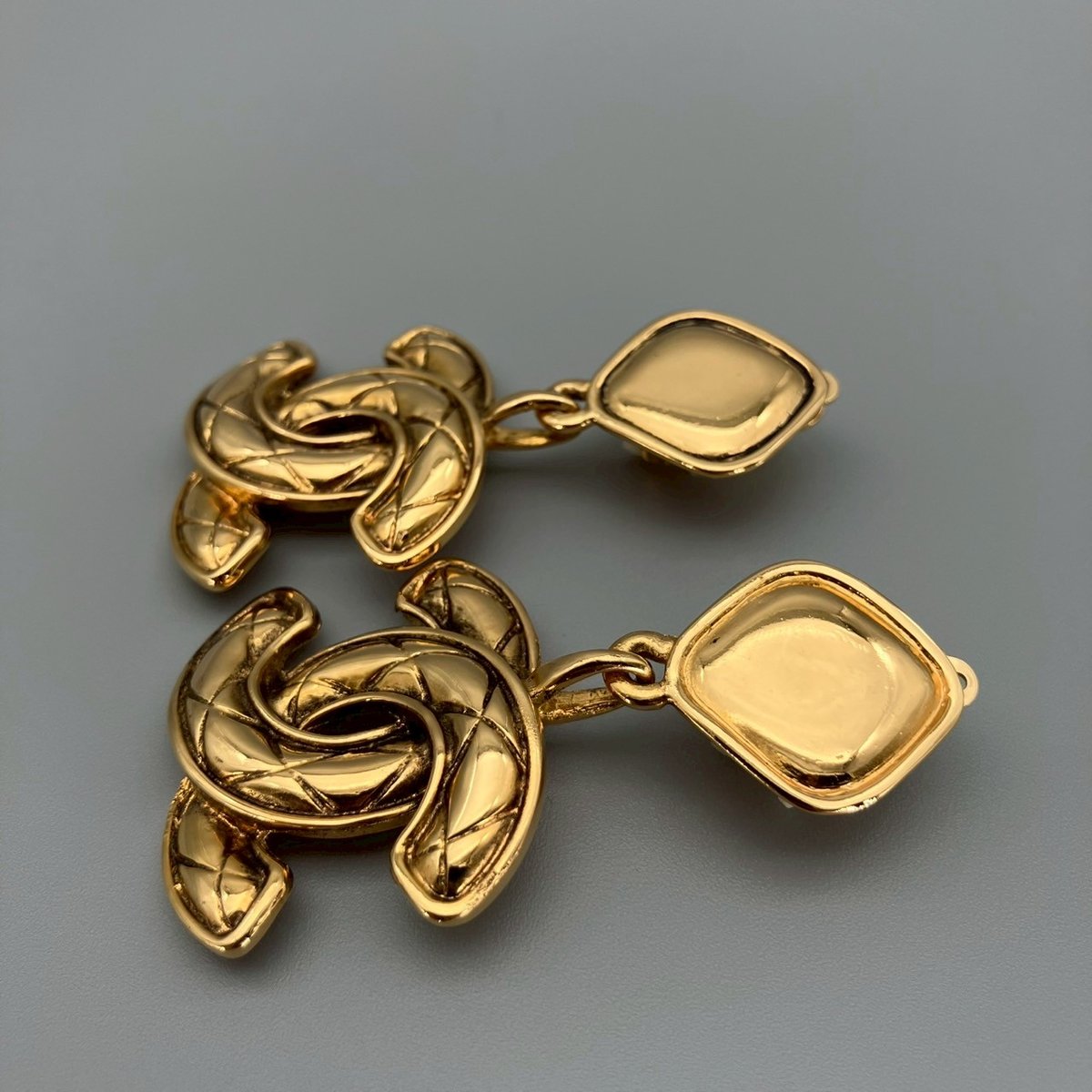 【最終値下げ】　CHANEL ココマーク　マトラッセ　ヴィンテージ　イヤリング CHANEL(シャネル) 70's coco mark rhinestone earrings ココ