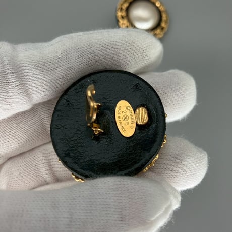 CHANEL (シャネル) ヴィンテージ パール レザー ラウンド イヤリング