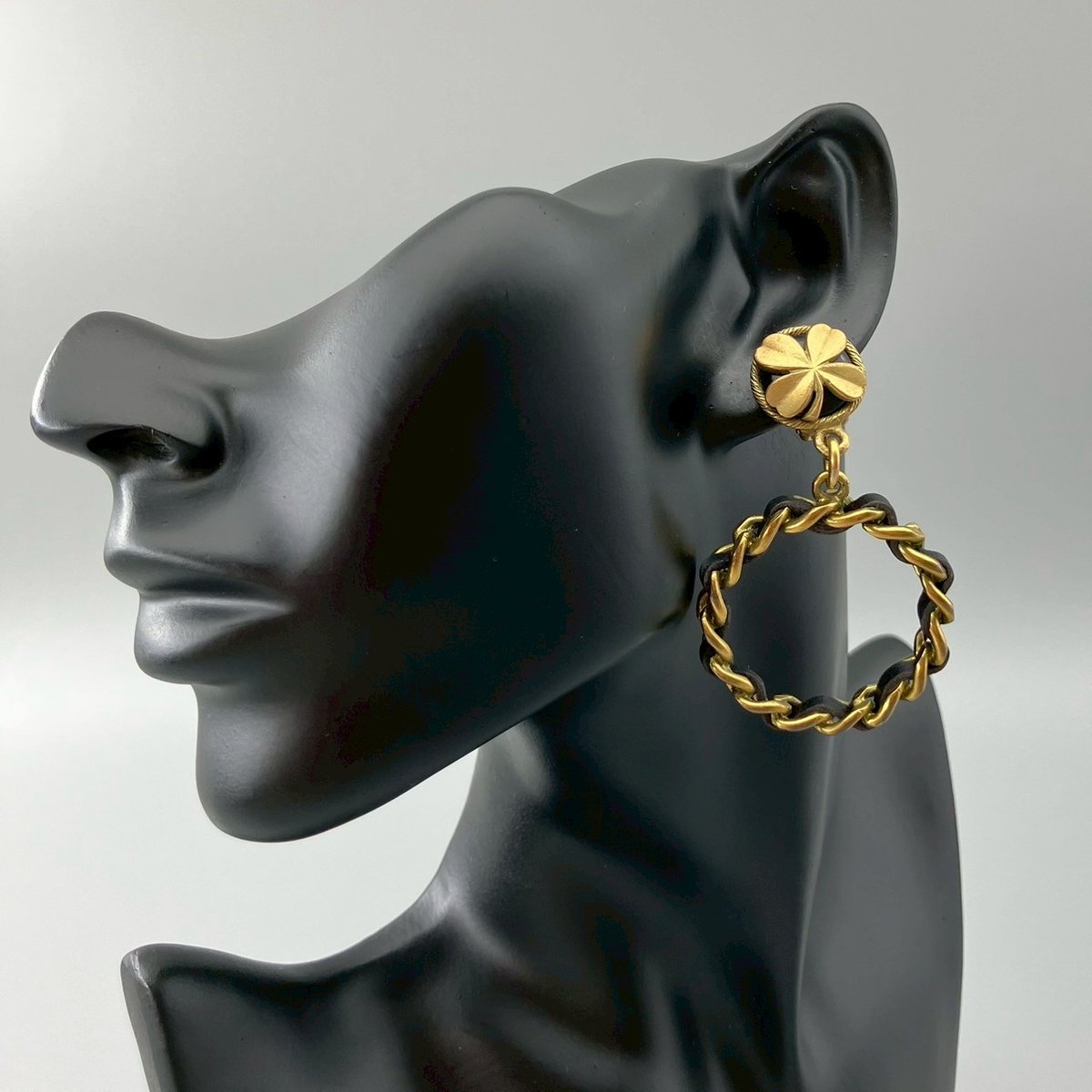 CHANEL (シャネル) ヴィンテージ クローバー レザー スイング