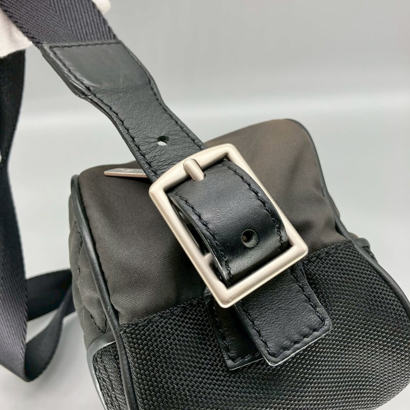 CHANEL スポーツ　ヴィンテージ ショルダーバッグ TOKYO JOE | SOLD 💼 CHANEL - 2003 Green & Black CC Sport Messenger