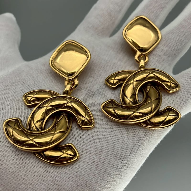 CHANEL ヴィンテージ　イヤリング CHANEL（シャネル）」よりヴィンテージイヤリングが2型入荷致し