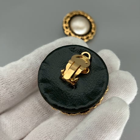CHANEL (シャネル) ヴィンテージ パール レザー ラウンド イヤリング