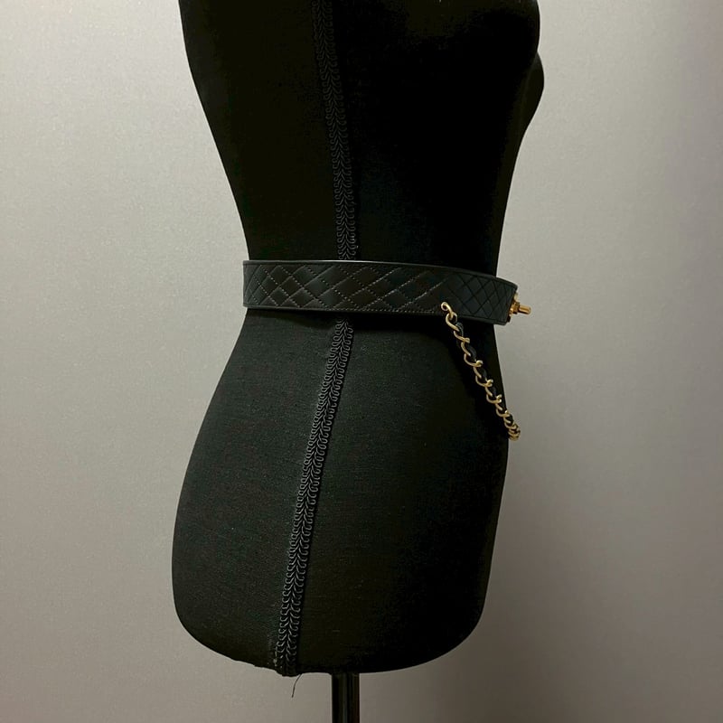 シャネル　ヴィンテージ　チェーンベルト　リボン　ココマーク　ロゴ　マトラッセ黒革 CHANEL シャネル ベルト チェーンベルト ココマーク リボン