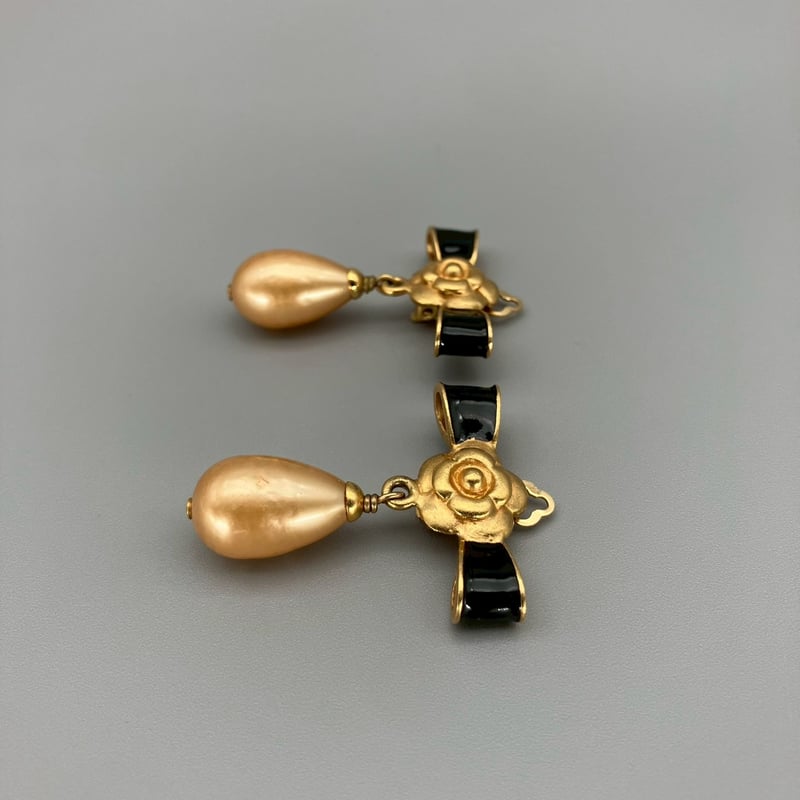 CHANEL (シャネル) ヴィンテージ リボン カメリア パール スイング
