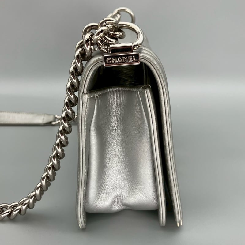 CHANEL (シャネル) 2017 プレタポルテコレクション LED レインボー