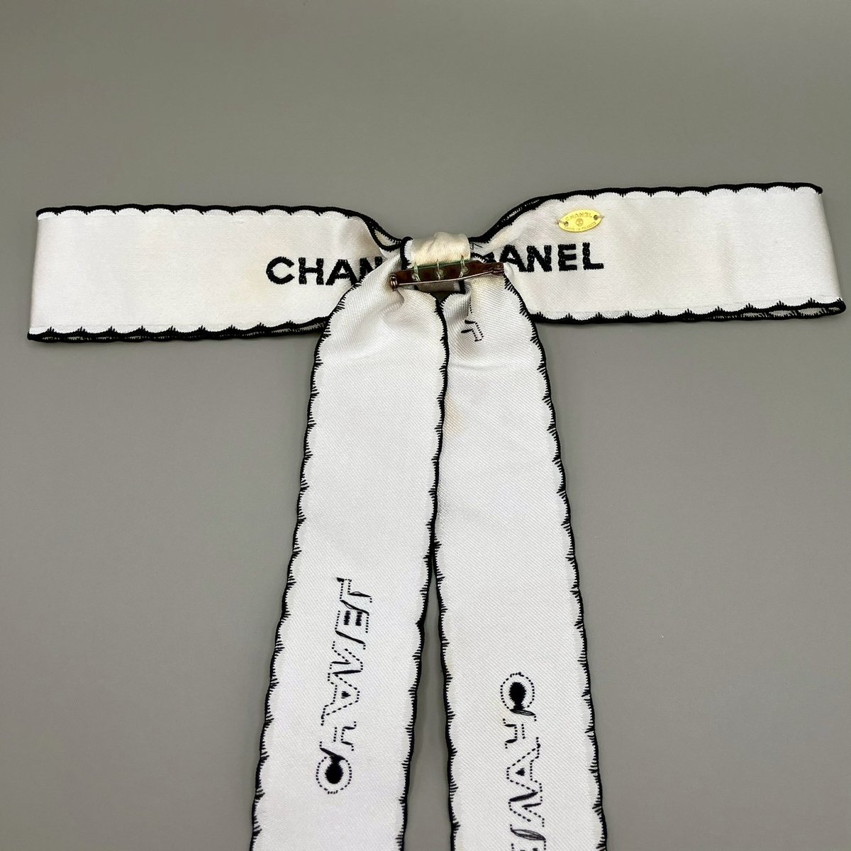 CHANEL (シャネル) ヴィンテージ リボン ロゴ ブローチ | Cattleya Vin