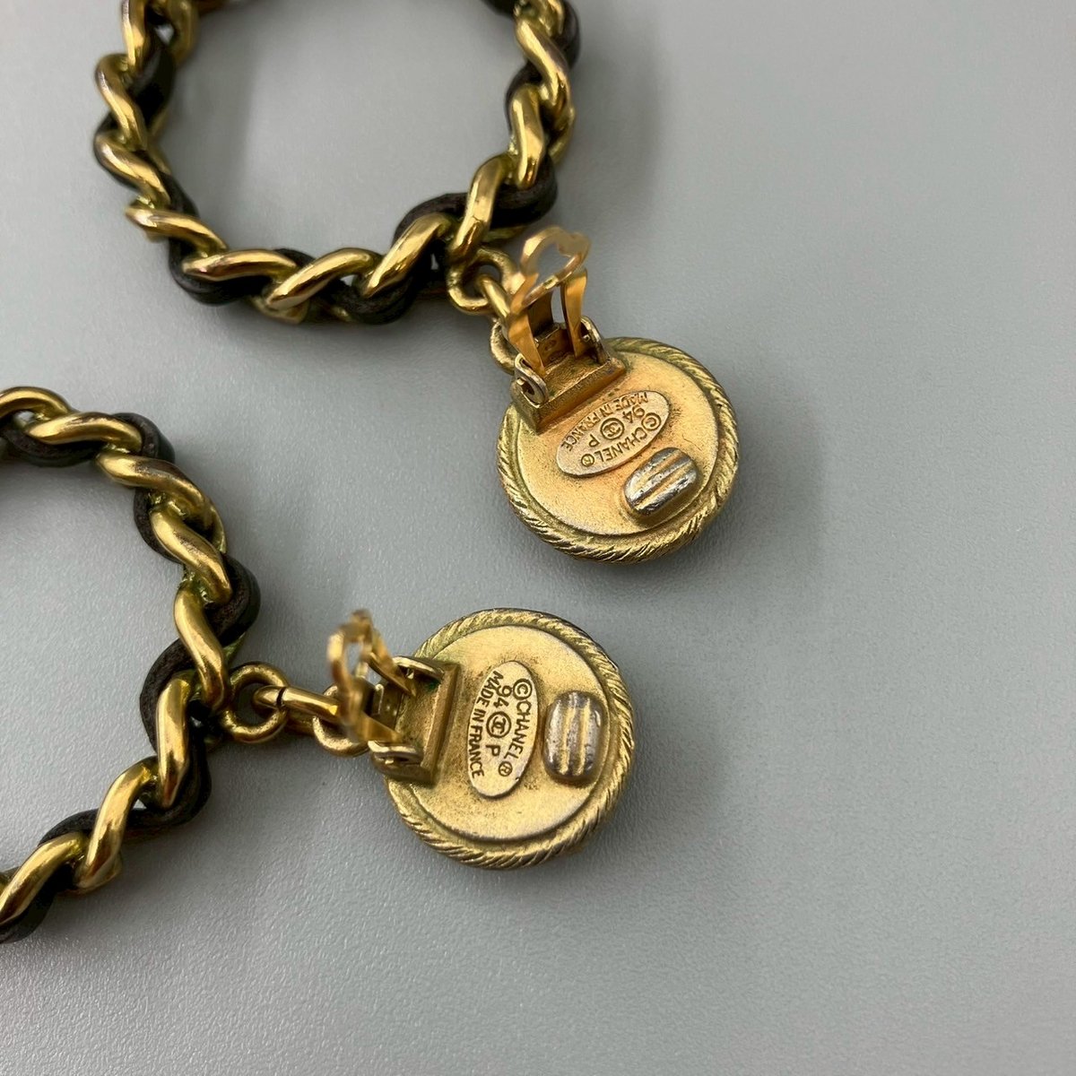CHANEL クローバースィングボール CHANEL - シャネル ピアス CHANEL CCマーク/クローバー スイング