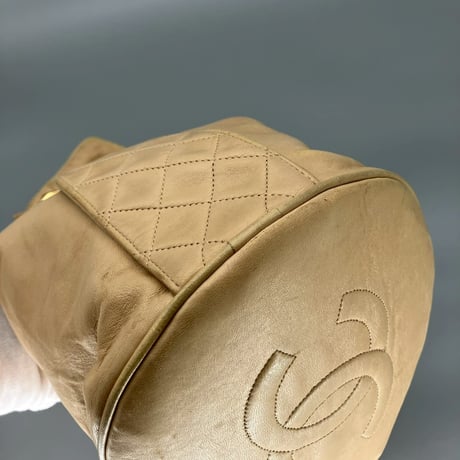 CHANEL (シャネル) ヴィンテージ ラムスキン ココマーク ベージュ 巾着 ハンドバッグ