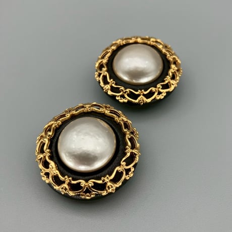 CHANEL (シャネル) ヴィンテージ パール レザー ラウンド イヤリング