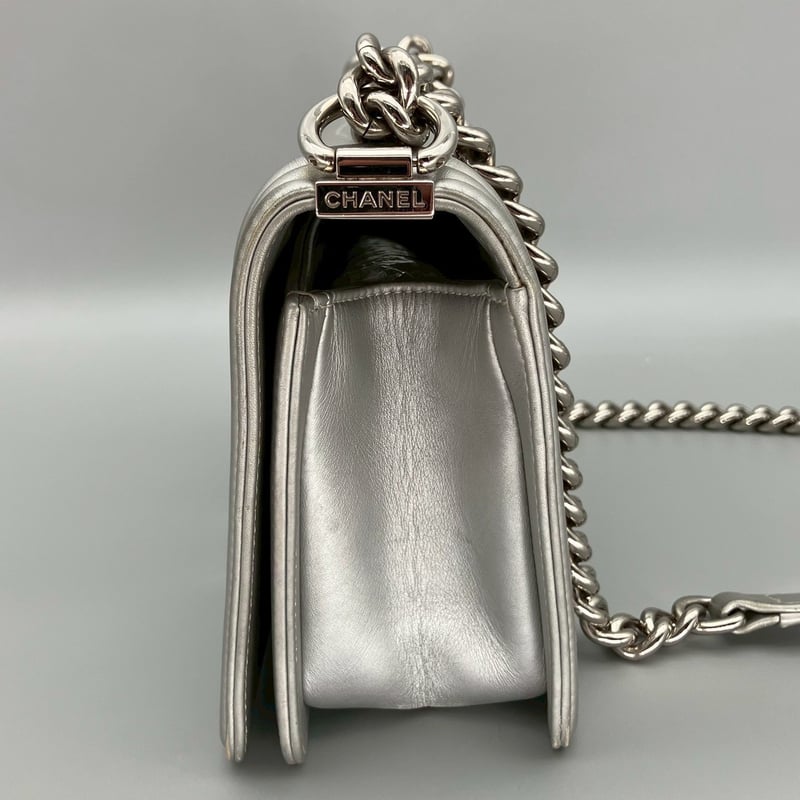 CHANEL (シャネル) 2017 プレタポルテコレクション LED レインボー