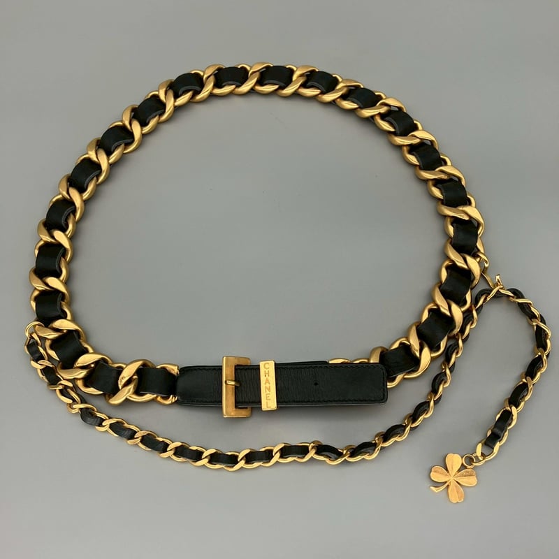 vintage CHANEL レザーリボンチェーンベルト　ブルー CHANEL (シャネル) ヴィンテージ クローバー ロゴ レザー チェーン