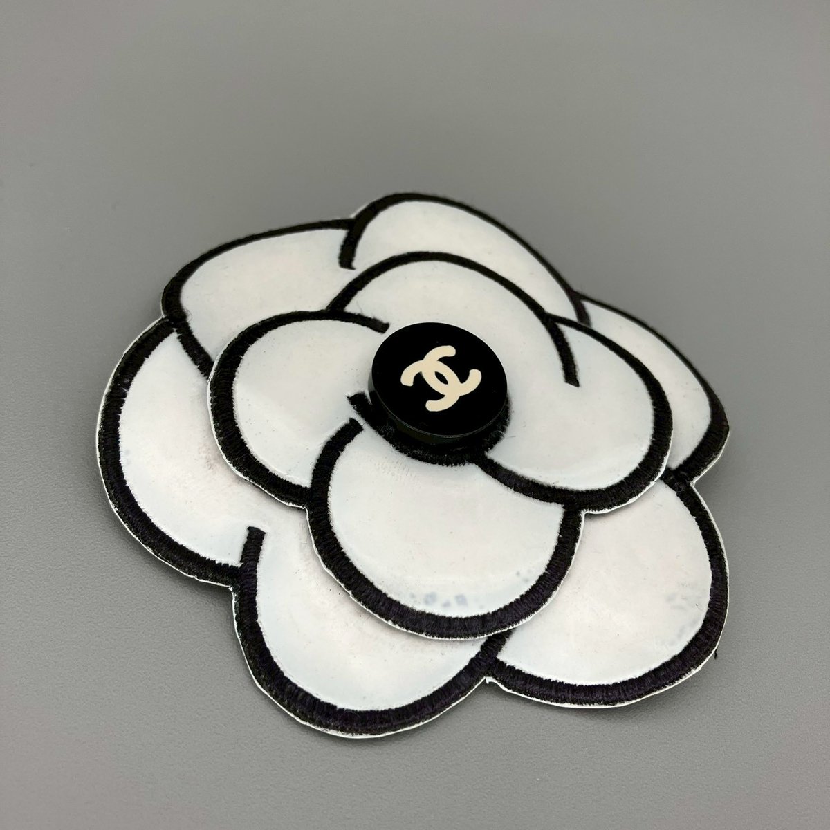 お値下げ❗️新品❗️CHANEL シャネル　ココマーク　カメリア　ブローチ CHANEL (シャネル) ヴィンテージ カメリア ココマーク ブローチ