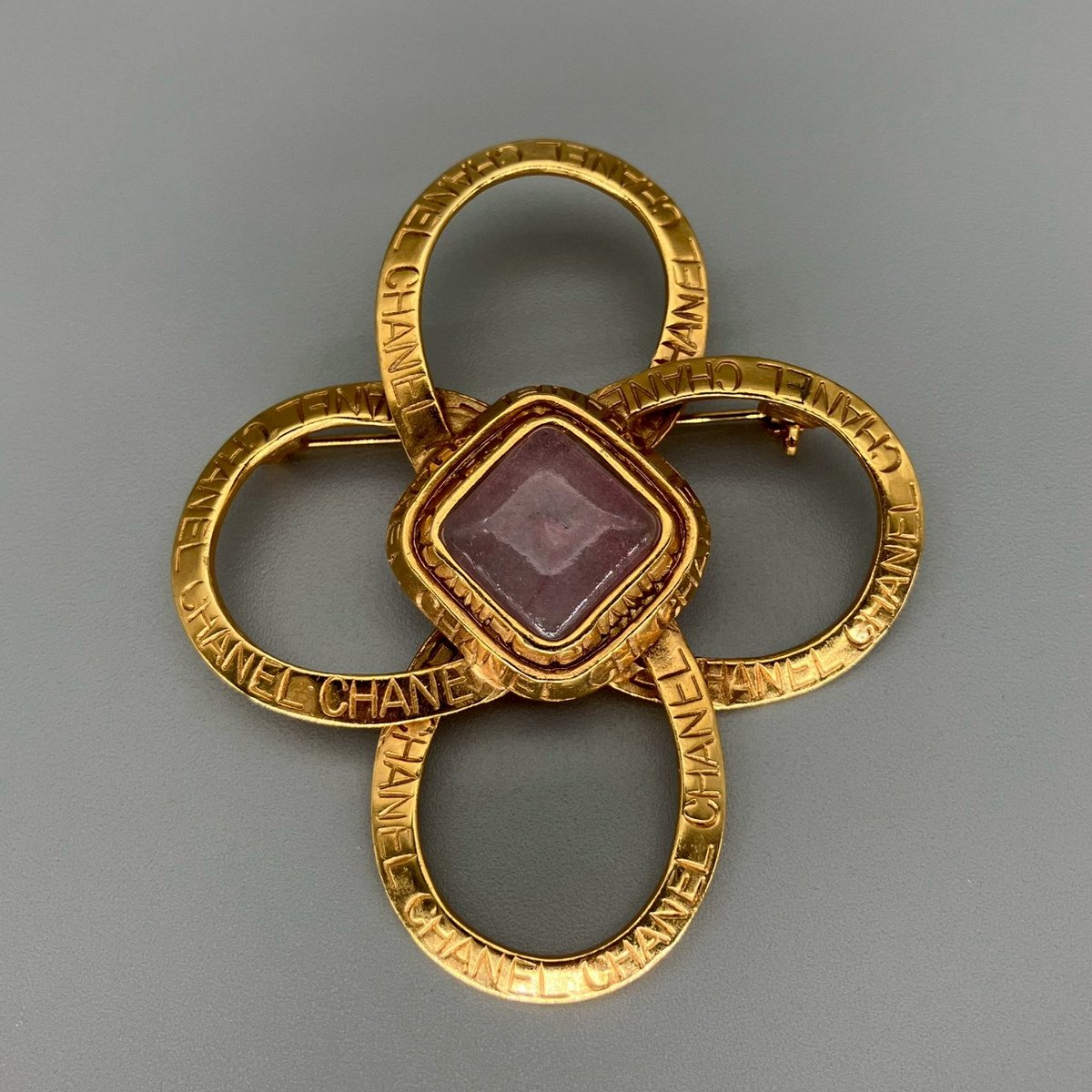 CHANEL (シャネル) ヴィンテージ カラーストーン グリポア ロゴ