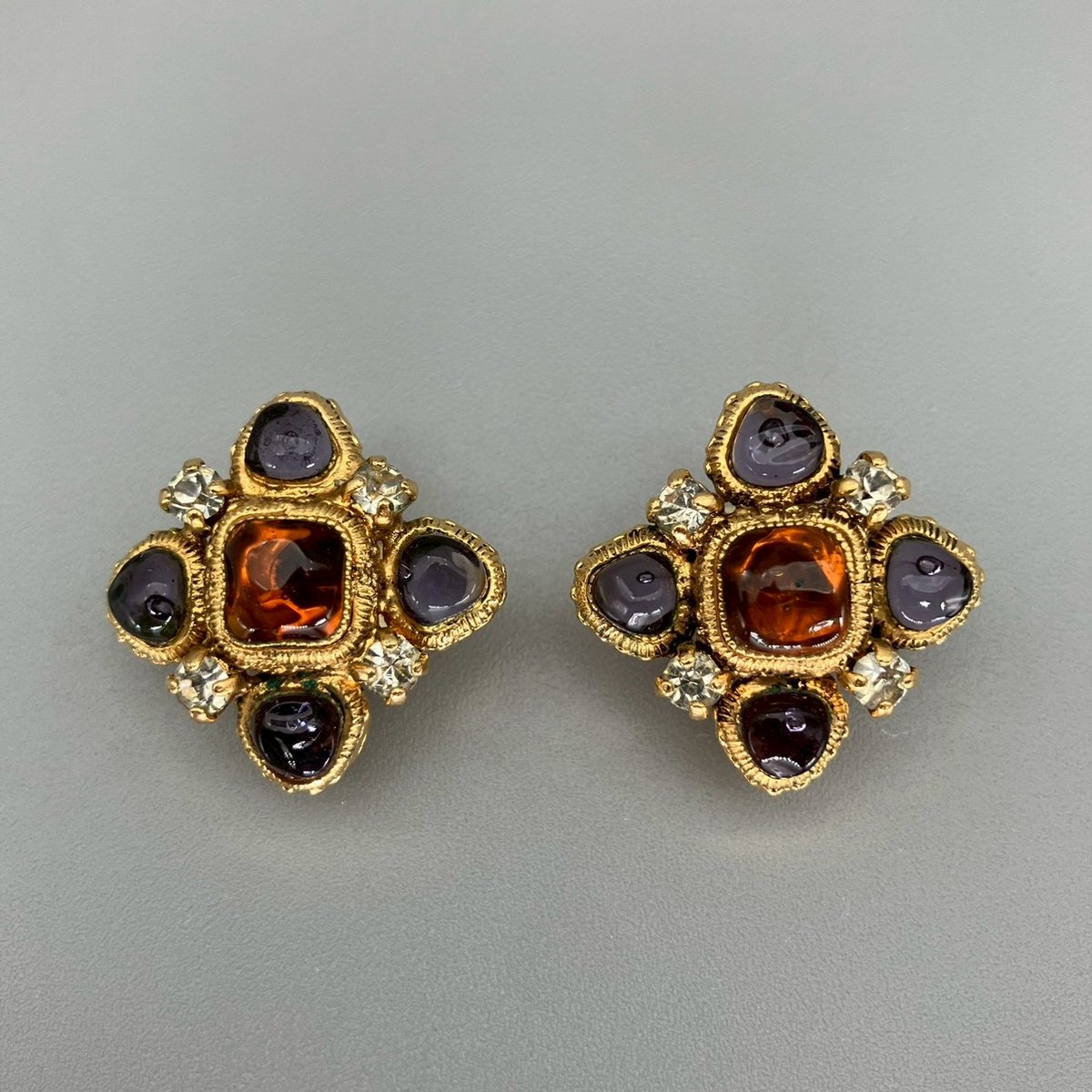 CHANEL (シャネル) ヴィンテージ カラーストーン グリポア ライン