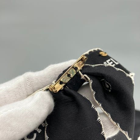 CHANEL (シャネル) ヴィンテージ リボン ロゴ ブローチ